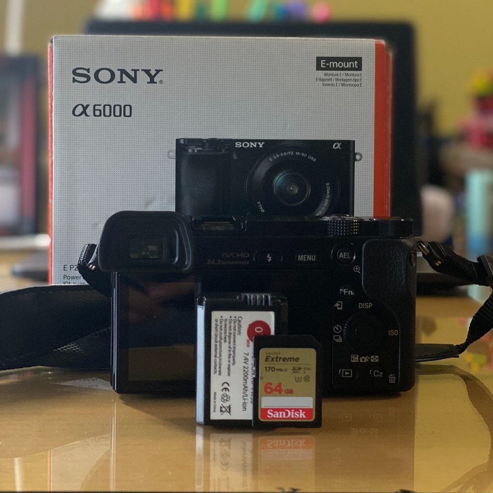sony a6000 w/ 16-50mm kit lens w/ 64gb sd card and lens cap